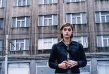 Labina Mitevska jako Vesna, Samotáři, FOTO: Distr. ČT
