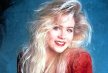 Christina Applegate jako Kelly v Ženatý se závazky