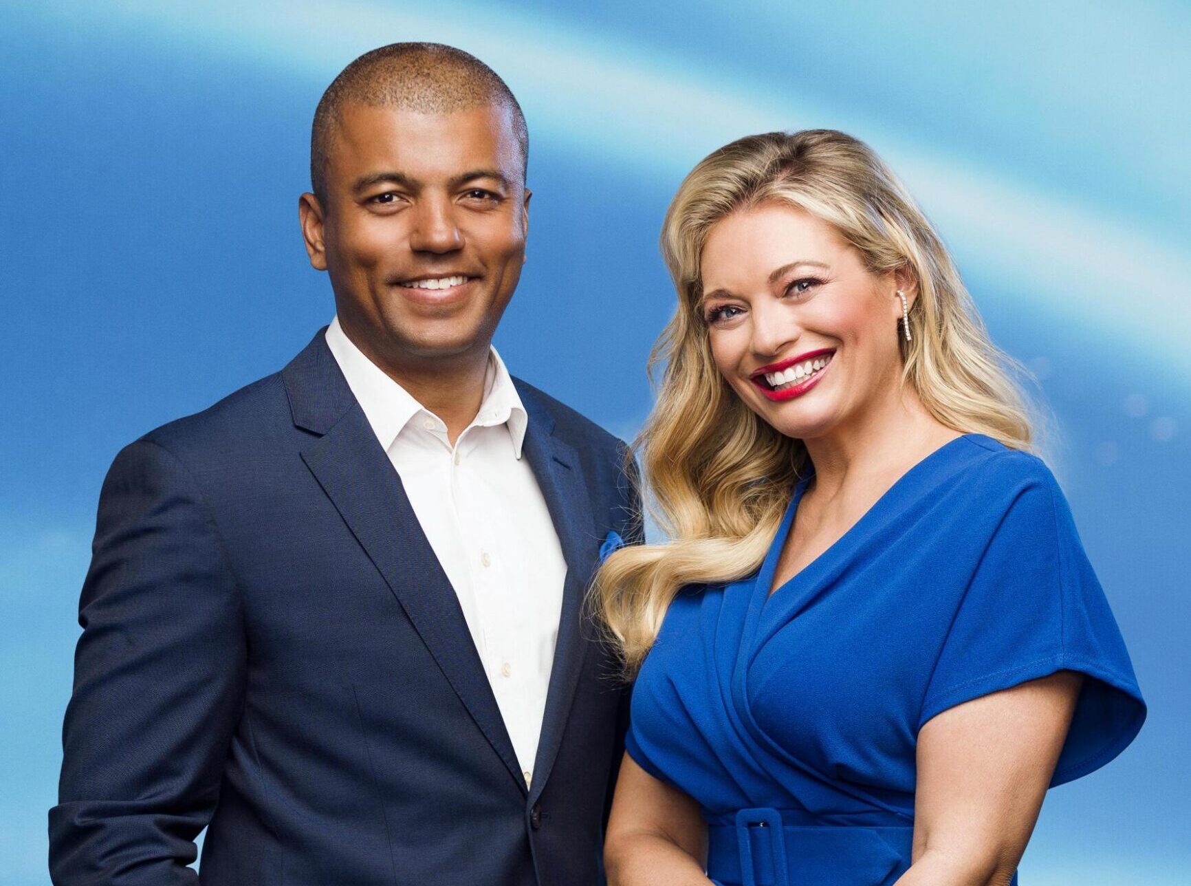 Rey Koranteng a Lucie Borhyová, moderátorská dvojice večerních zpráv na TV Nova