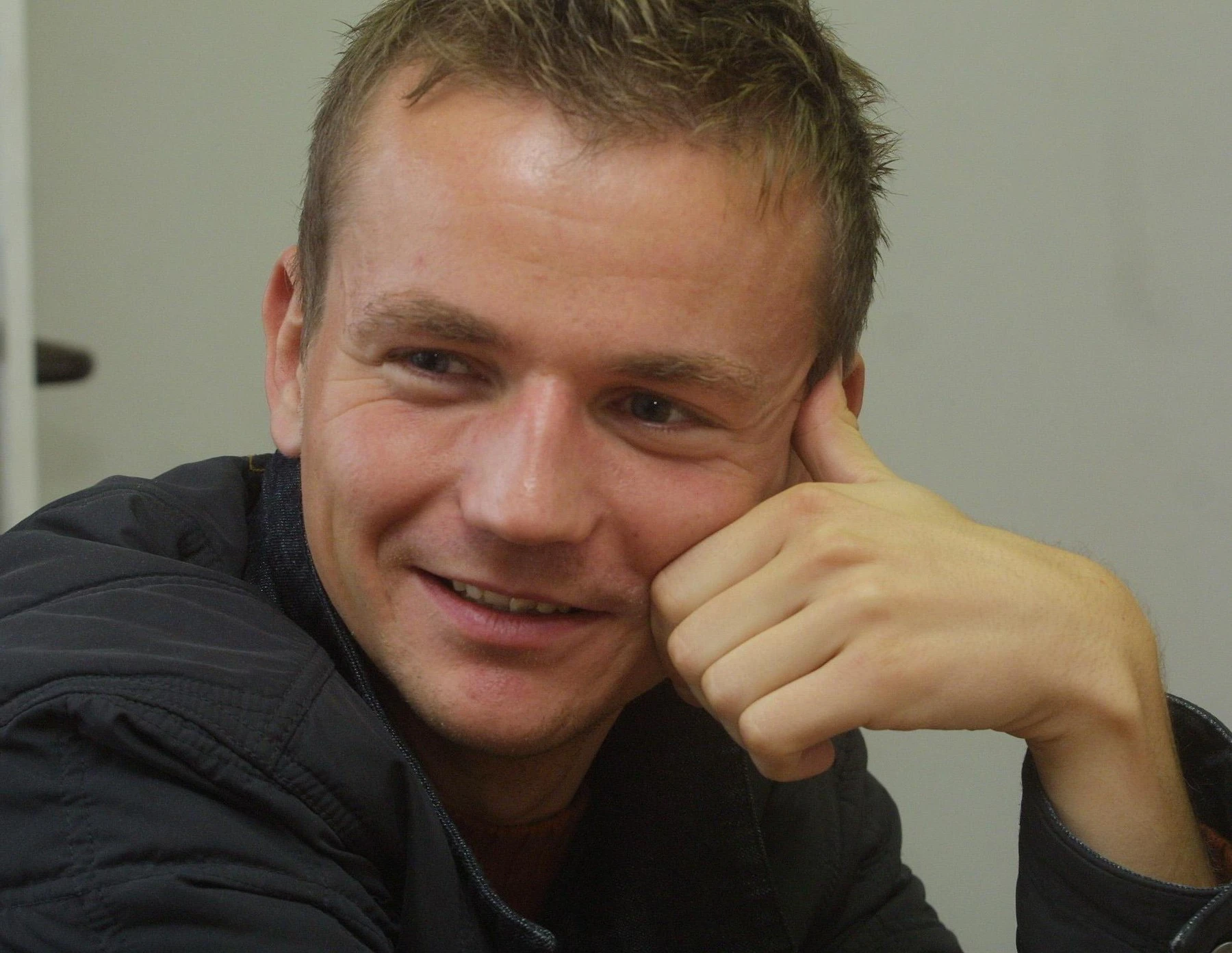 Petr Les k Kam Se Pod l sp n Moder tor TVGURU cz petr-les-k-kam-se-pod-l-sp-n-moder-tor-tvguru-cz