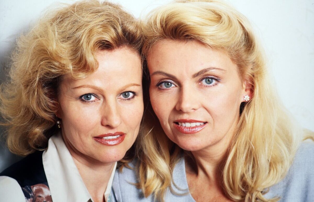 Hana Buštíková a Dana Vlková v roce 1995, duo Kamelie