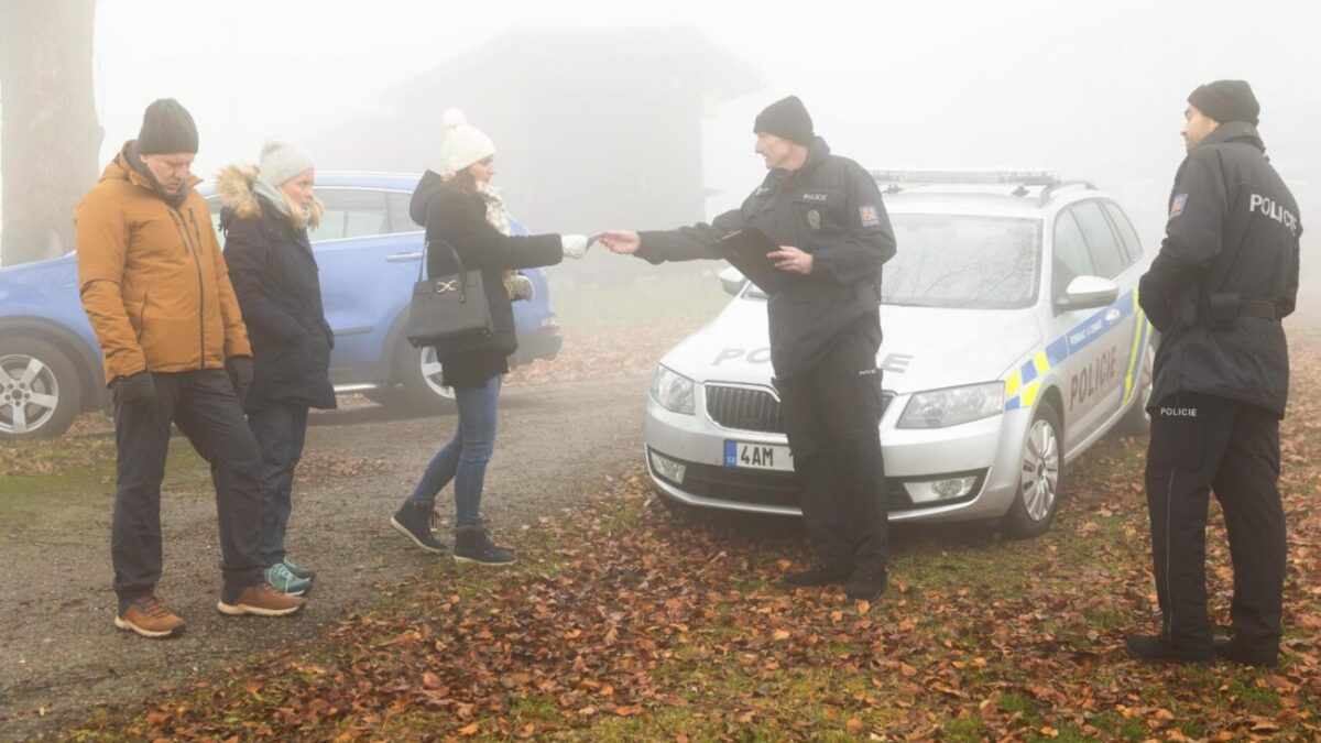 Evžen má zaděláno na pořádný problém, Ulice