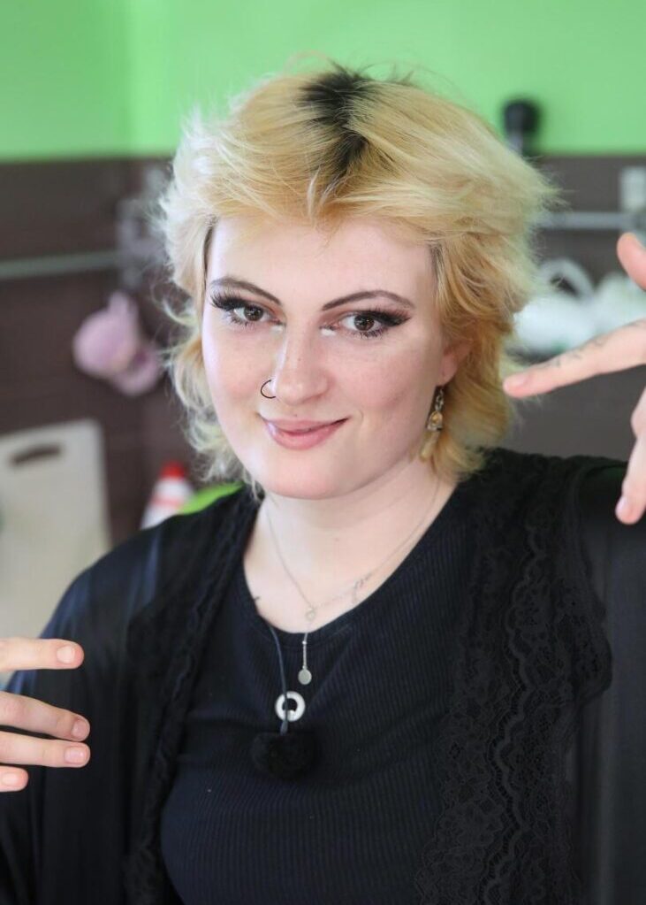 Veronika, Prostřeno!