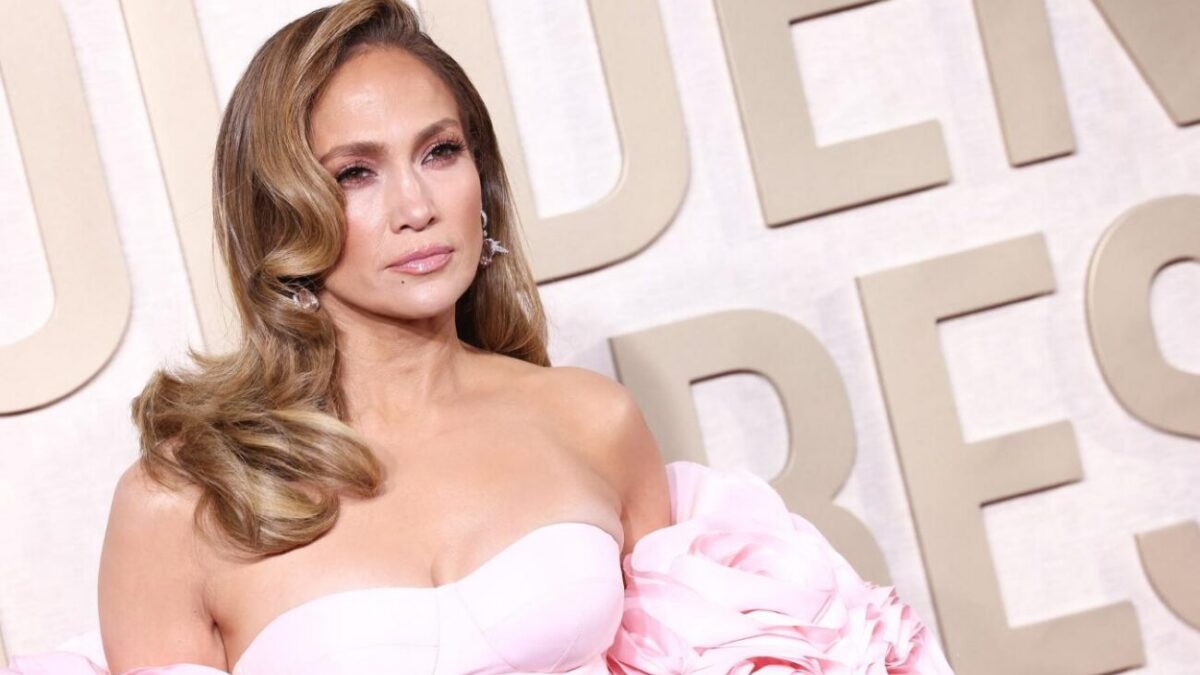 Jennifer Lopez na Zlatých globech v lednu 2024