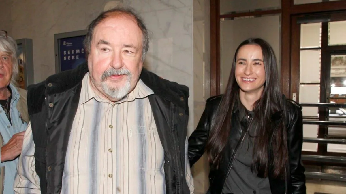 Petr Novotný s dcerou Soňou na podepisování cédéček Fešáků.