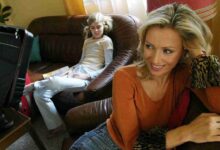 Kateřina Brožová a Nikol Leitgeb v Pojišťovně štěstí, FOTO: Distr. TV NOVA