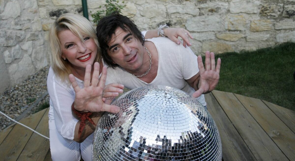 Iveta Bartosova, Sagvan Tofi