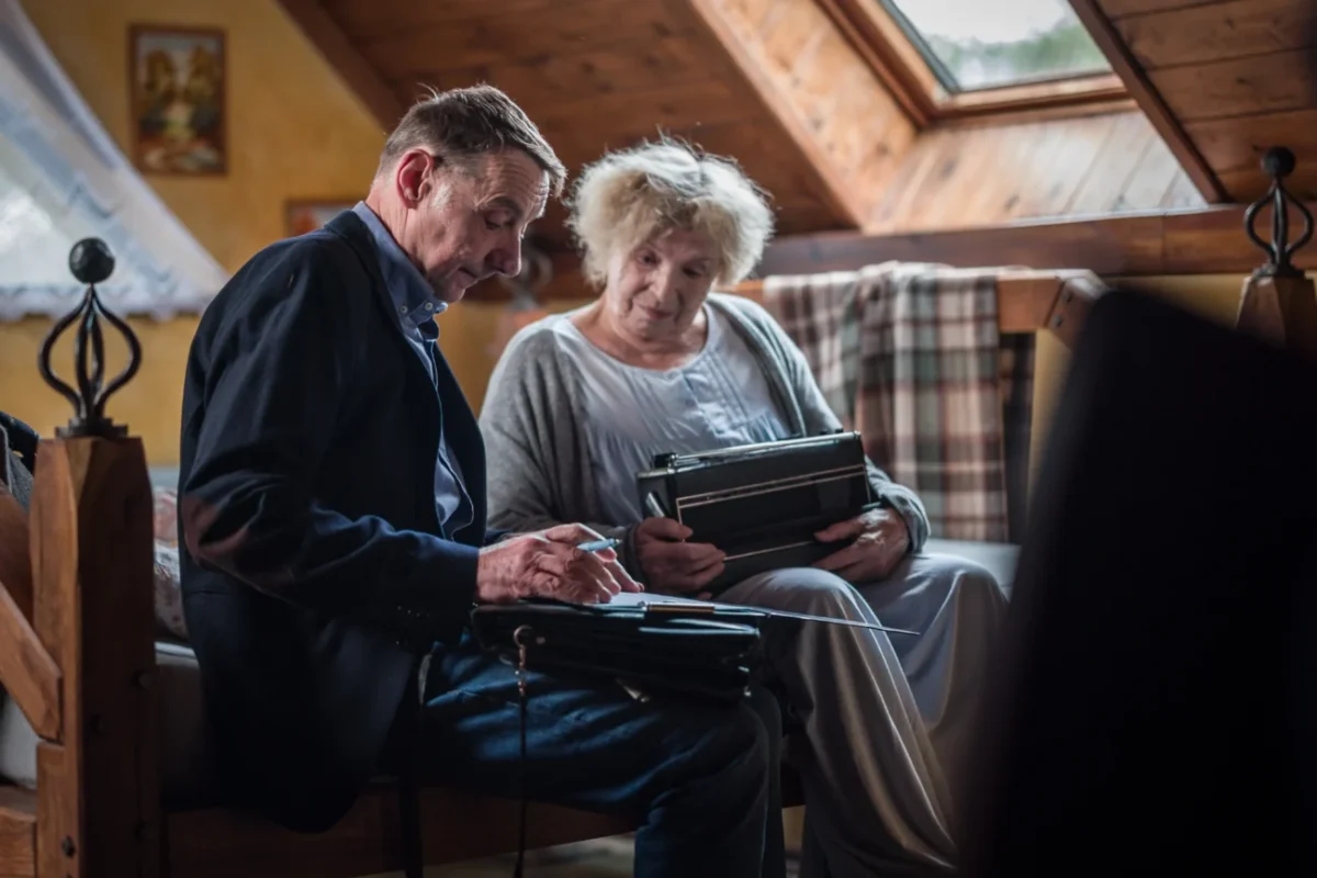 Libuše Švormová jako Irena Lindmanová s psychiatrem, krimi seriál Specialisté