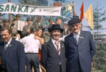 Josef Kemr jako Bohouš Císař a Jiří Sovák jako Evžen Huml v Chalupářích.