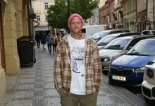 Adam Raiter je extravagantní typ.