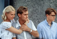 Gwyneth Paltrow (Marge Sherwood), Jude Law (Dickie Greenleaf) a Matt Damon (Tom Ripley) ve filmu Talentovaný pan Ripley.