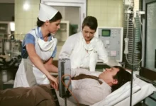 Nemocnice na kraji města se potýkala s několika problémy. Na snímku Josef Abrhám, Jana Štěpánková (uprostřed) a Andrea Čunderlíková jako Ina.