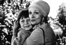 Tomáš Holý (Vašek Straka) s Janou Brejchovou (Jarmila Straková) ve filmu Na pytlácké stezce.