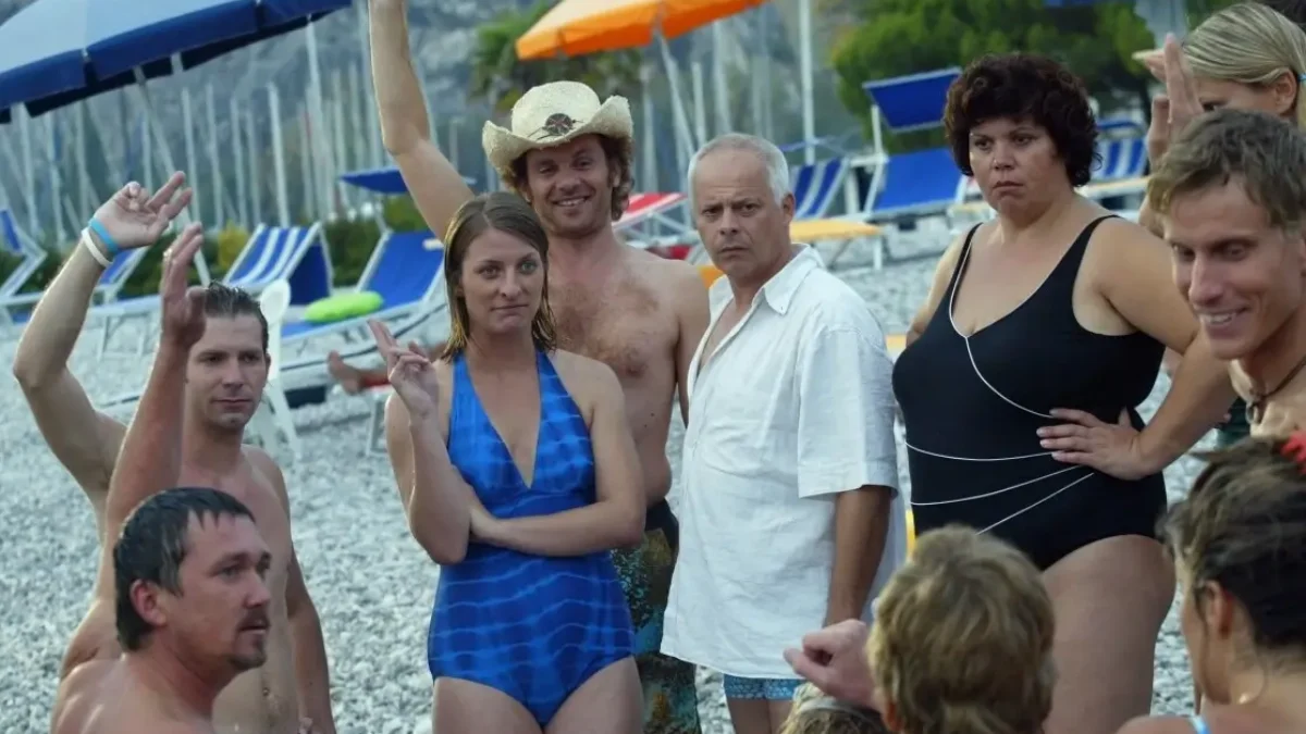 Martin Sitta (Jarda), Ondrej Kovaľ, (Max), Anna Polívková (Jolana), Adrian Jastraban (Oskar) a Bohouš Klepl (Jolanin otec) ve snímku Účastníci zájezdu.