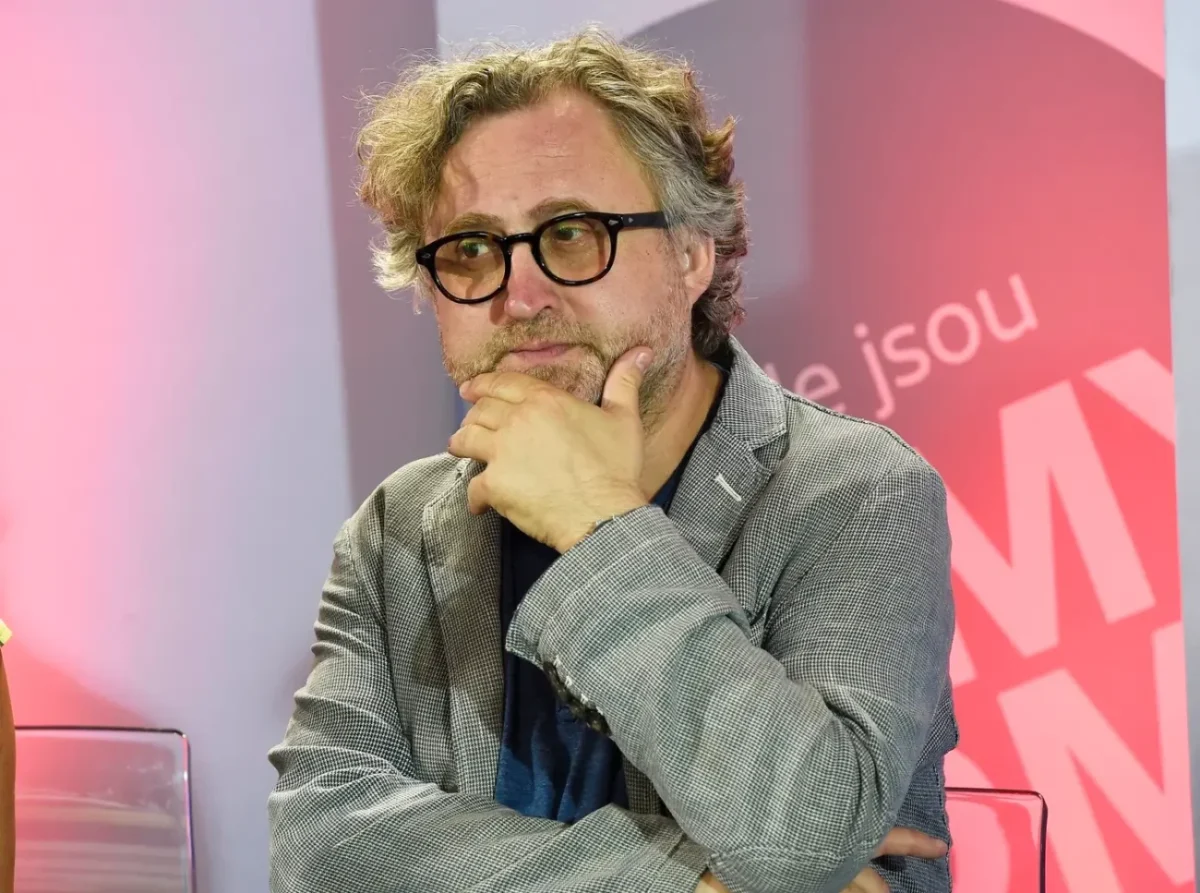 Jan Hřebejk si ve svém domě přál modré stěny.