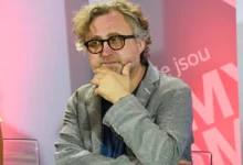 Jan Hřebejk si ve svém domě přál modré stěny.