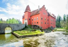 Nádherný zámek Červená Lhota má doslova pohádkovou atmosféru.