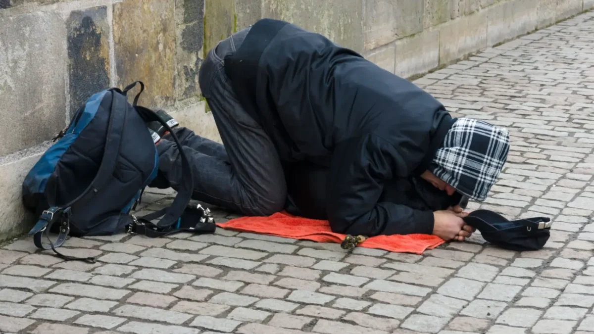 žebrák na ulici