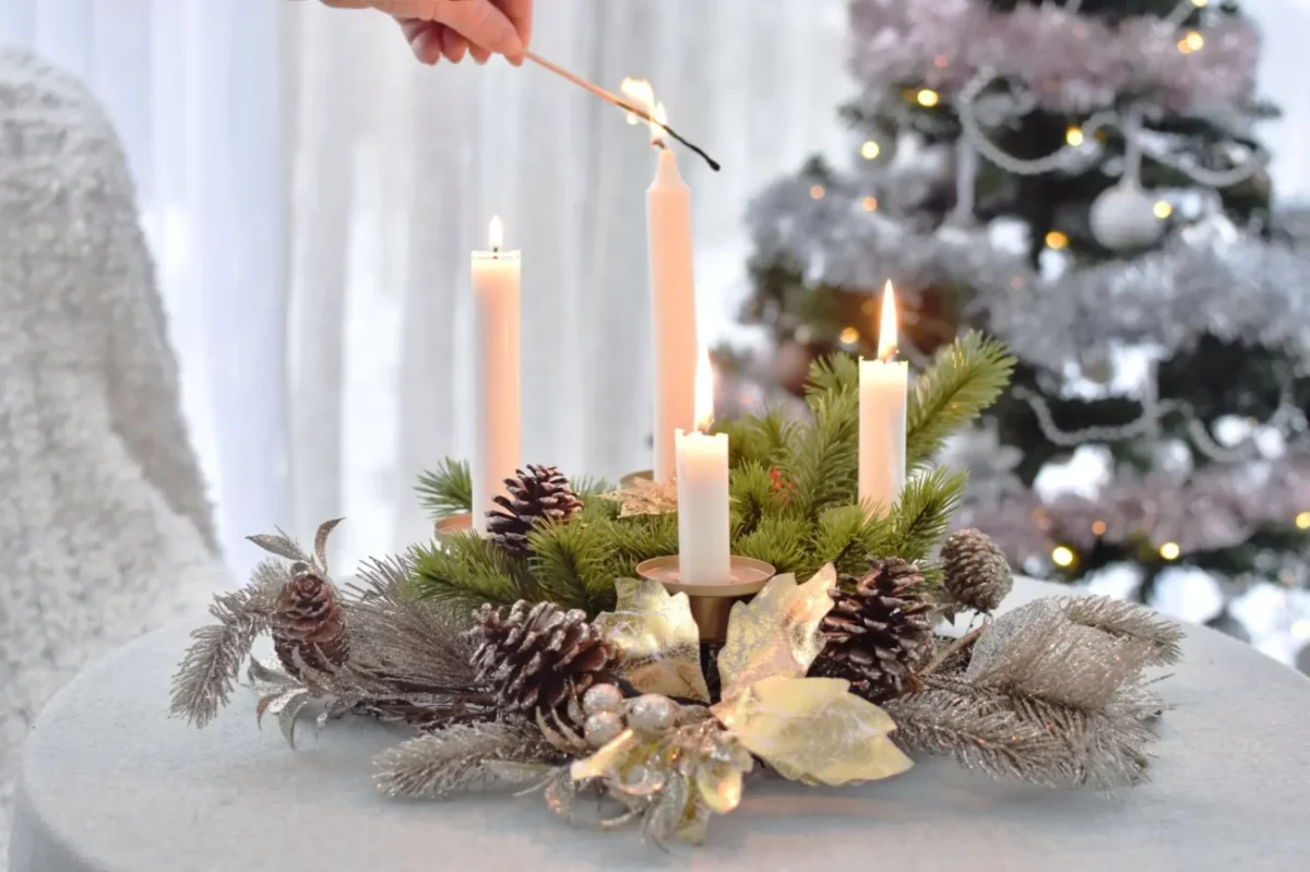 Zapalování svíček na věnci má svá pravidla.