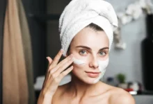 Žena s pleťovou maskou