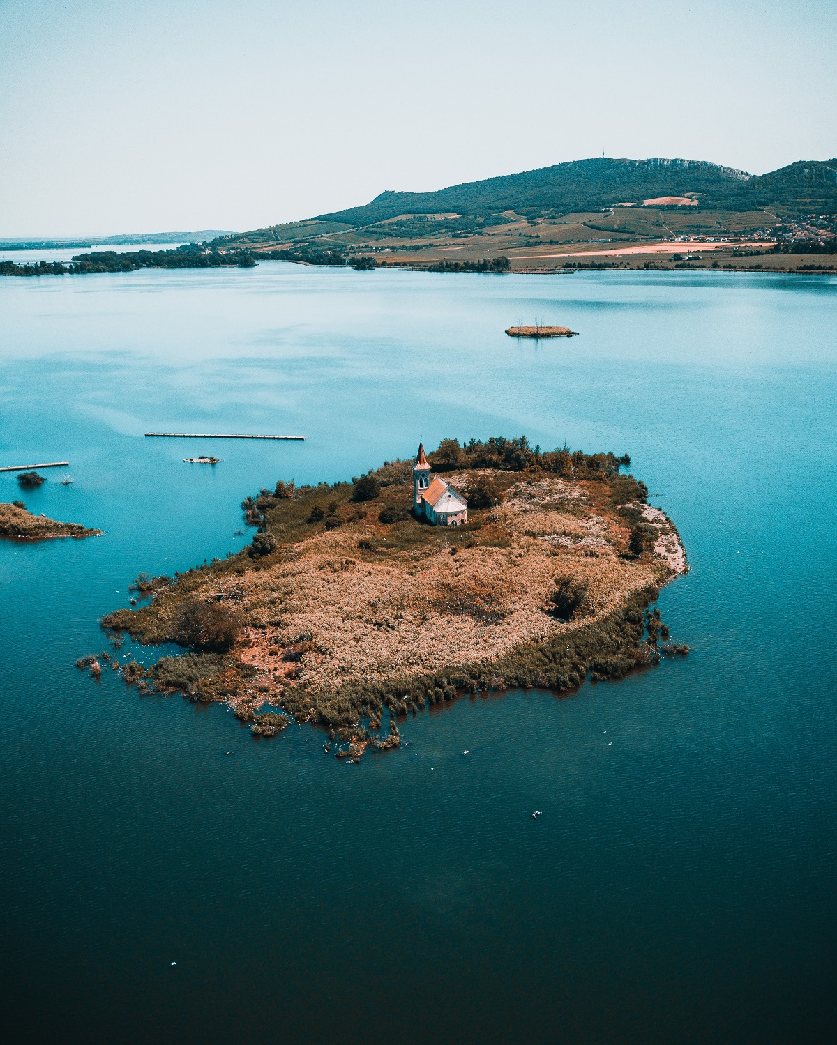 Kostel sv. Linharta na Novomlýnských nádržích u Pohořelic