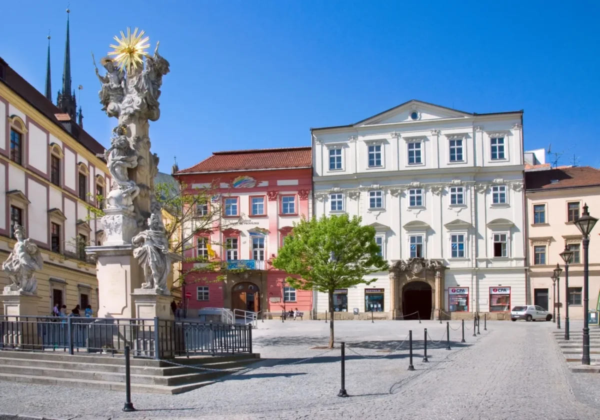 pomník na náměstí v brně