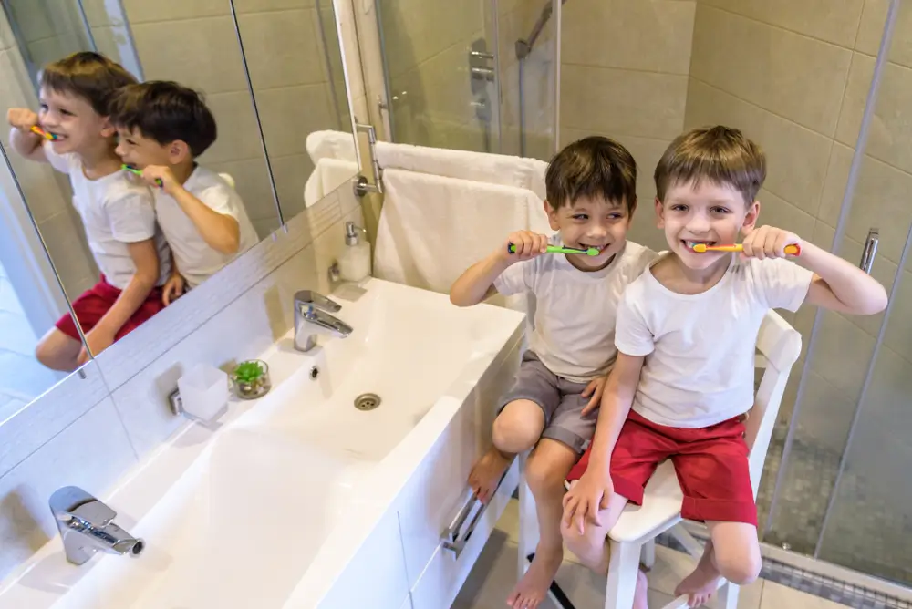 děti si čistí zuby