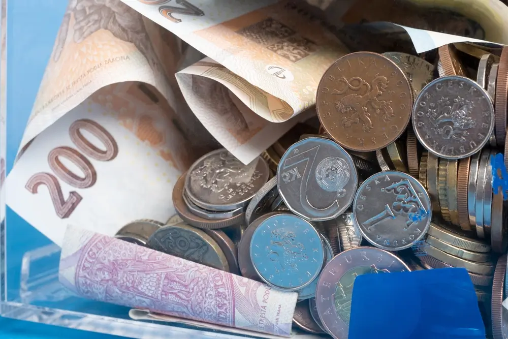 peníze české koruny