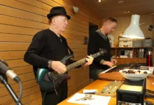 Petr Janda natáčí ve svém domácím studiu