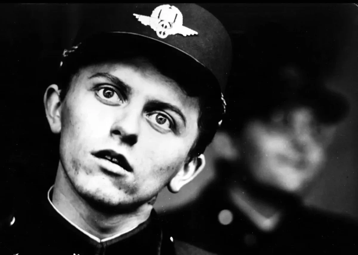 Václav Neckář ve filmu Ostře sledované vlaky.