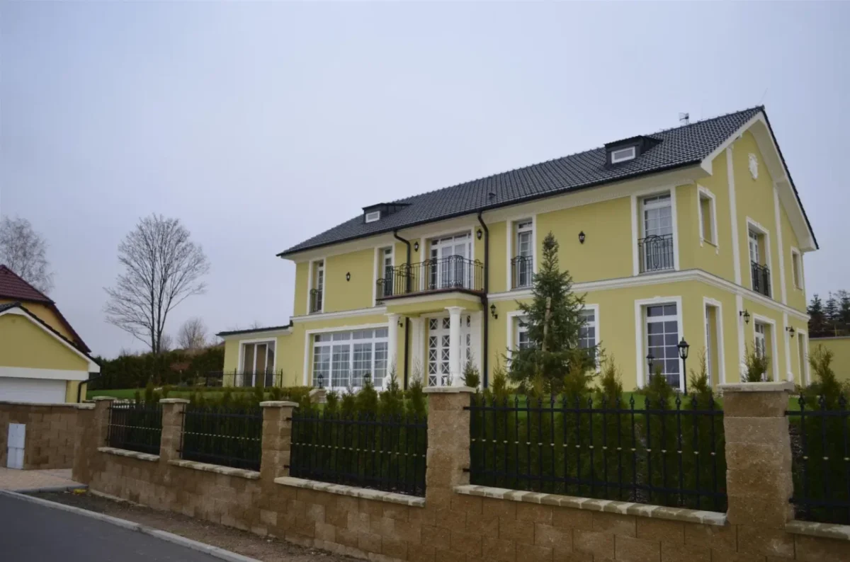 Hlavní dům Marka Ebena.