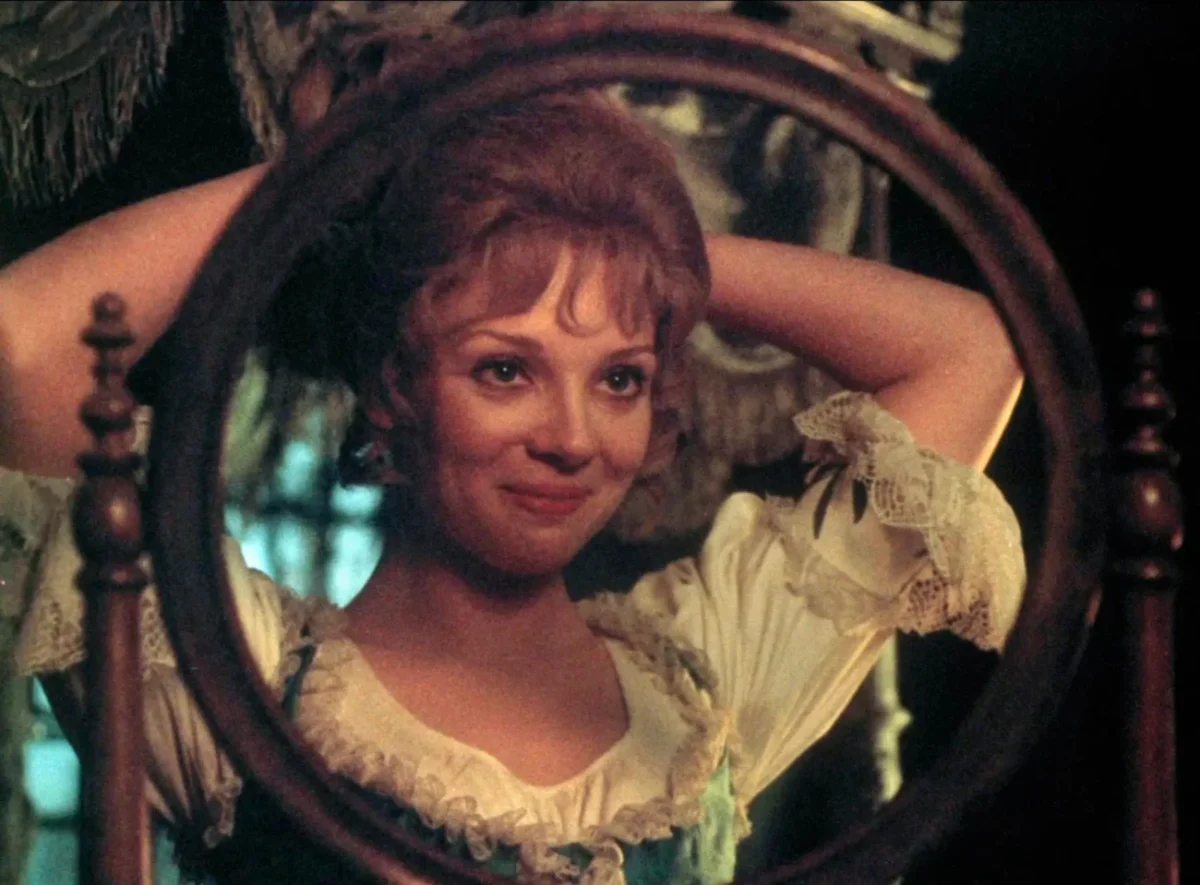 Záběr z filmu Panna a netvor.