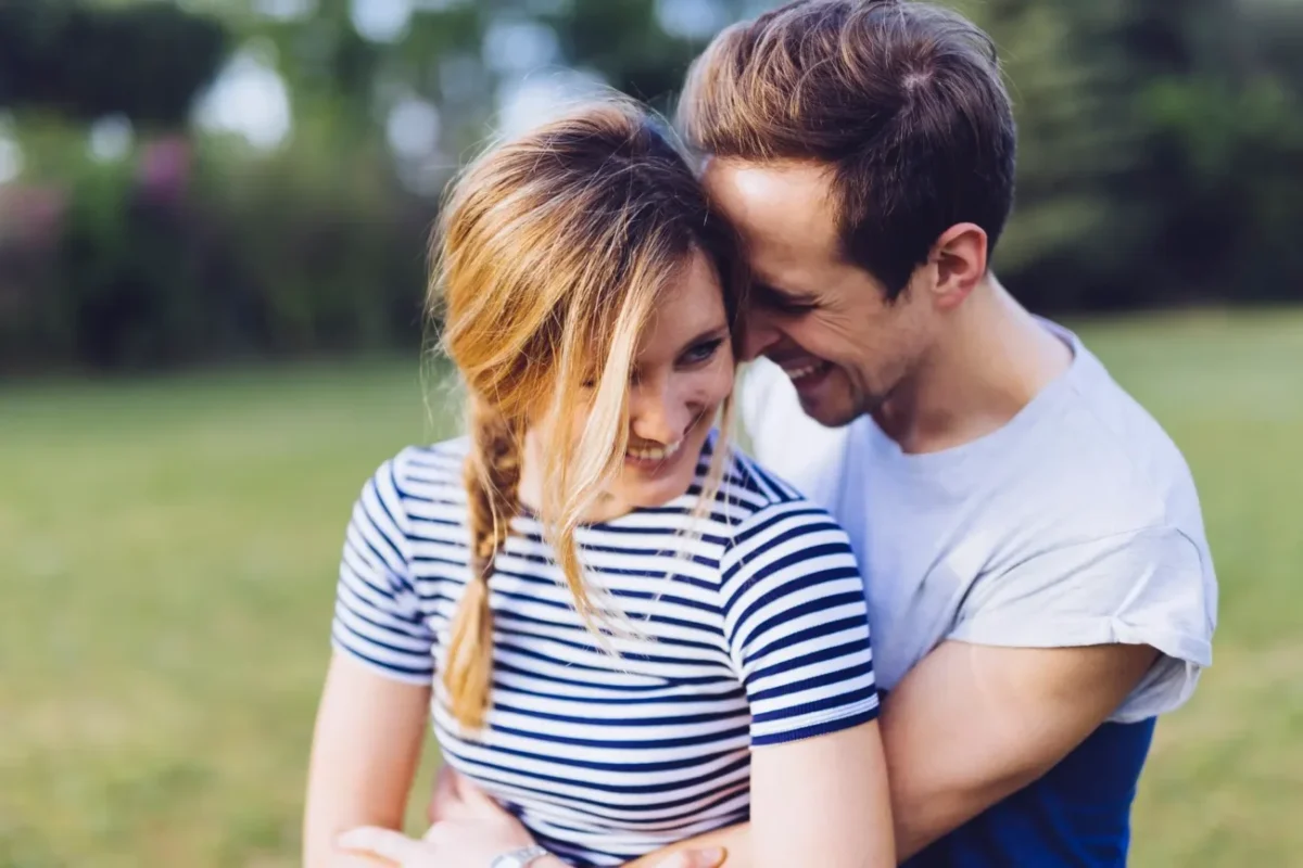 Šťastný zamilovaný pár. Jestlipak jim to vydrží