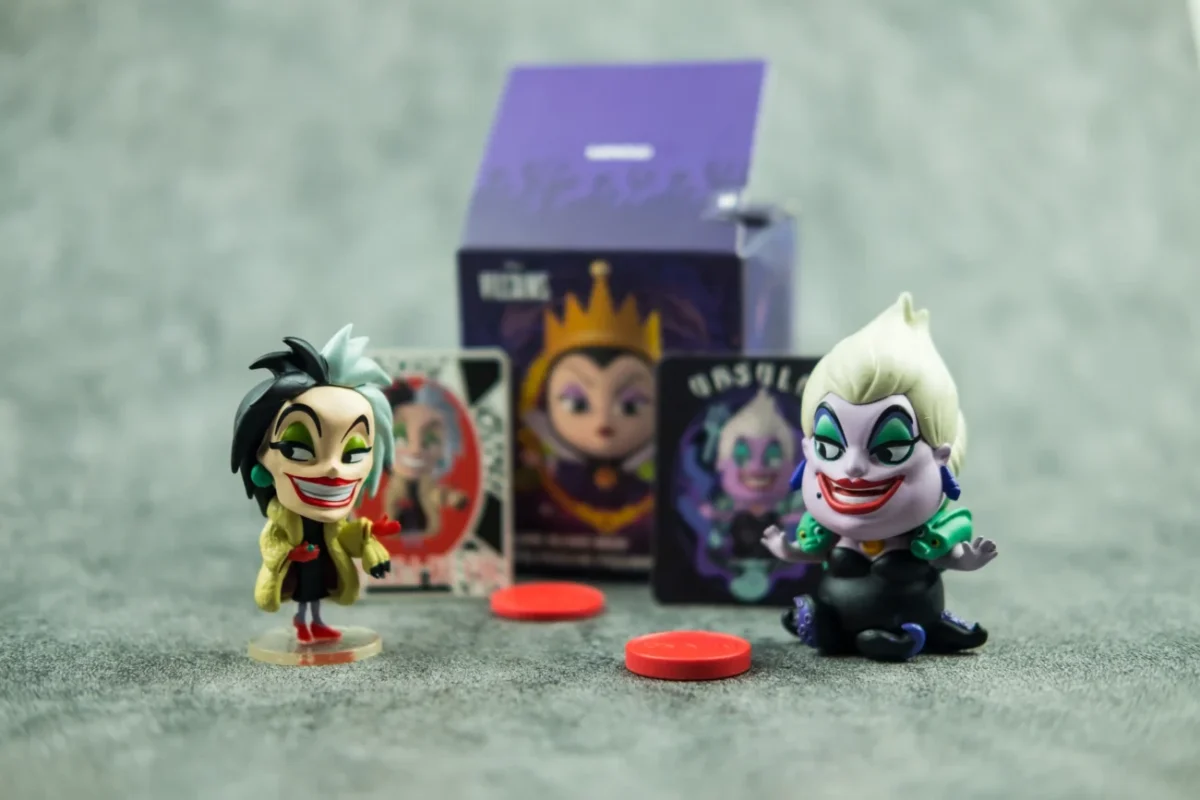 Postavičky Cruella de Vil a Uršula.