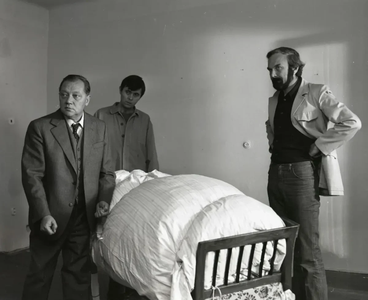 Kulový blesk - zdánlivě mrtvého pěvce Bílka zabalili do peřiny, aby to neprasklo