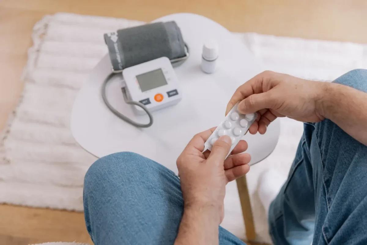 Ilustrativní obrázek muže s vysokým tlakem