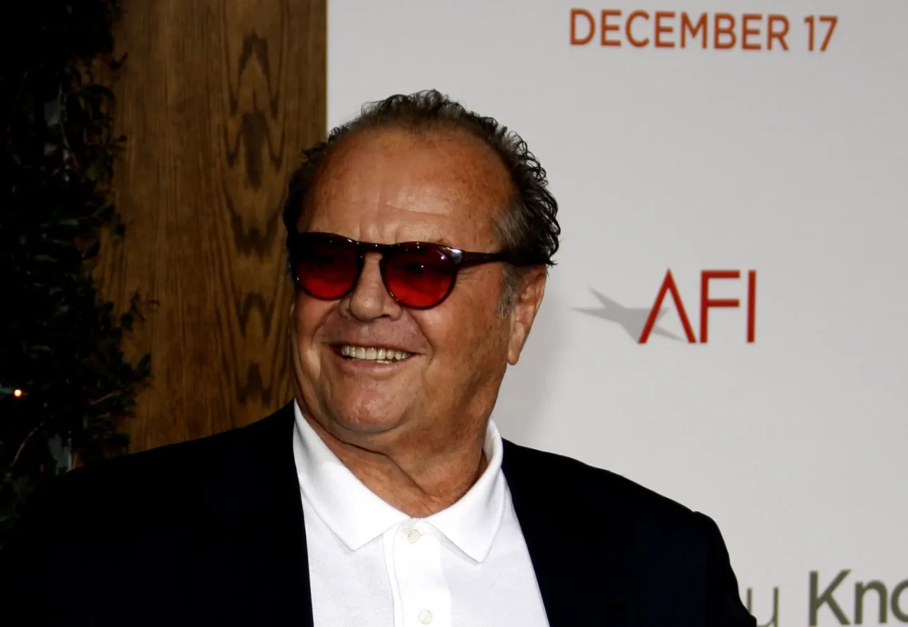 jack-nicholson-tvguru | TVGURU.cz Usmívající se Jack Nicholson na červeném koberci v roce 2010
