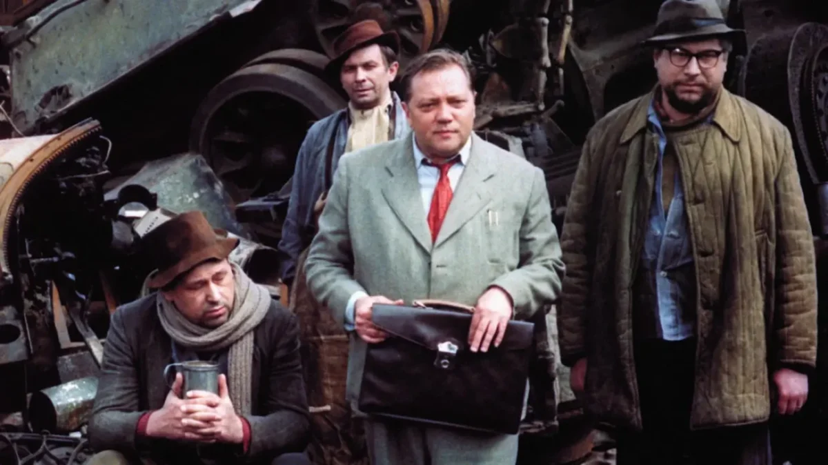 Rudolf Hrušínský s kolegy ve filmu Skřivánci na niti