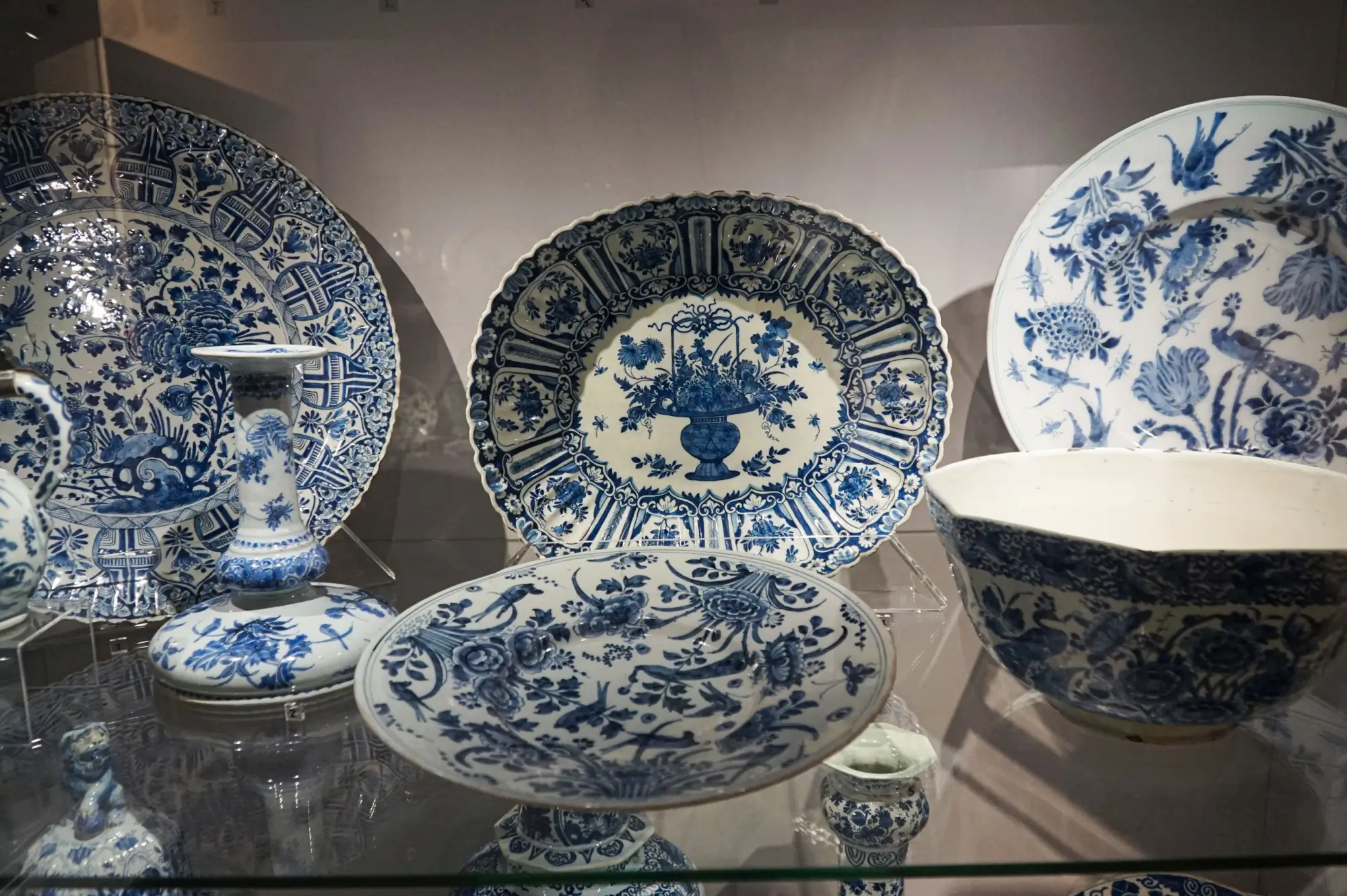 sada modrobílého porcelánu