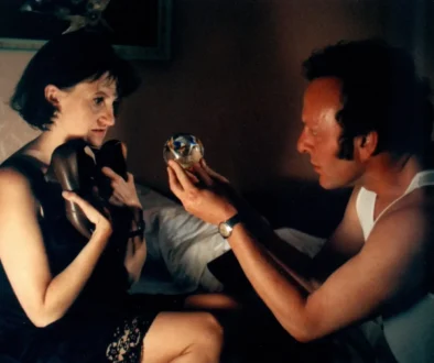 Scéna z Pelíšků, ve které je Jaroslav Dušek a Eva Holubová.