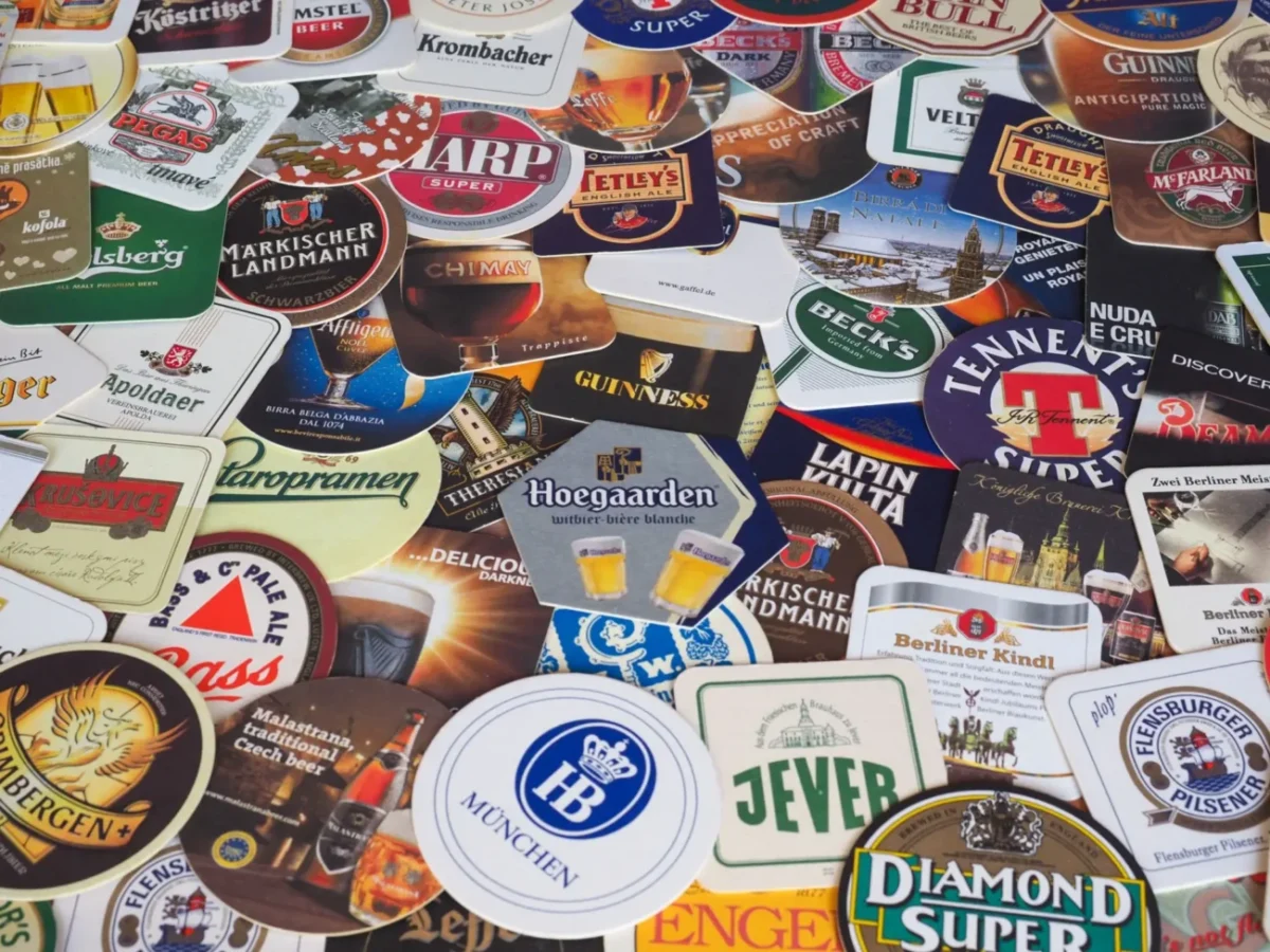 velká sbírka pivních tácků