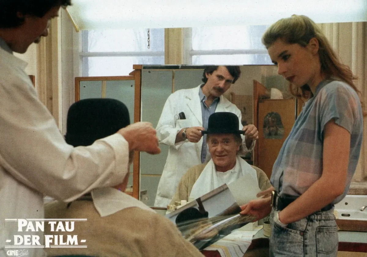 Záběr z filmu pan Tau.