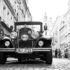 Ilustrativní obrázek černobílého automobilu