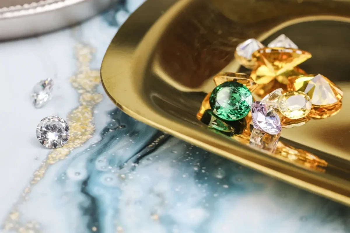 Vybroušené přírodní drahé kameny