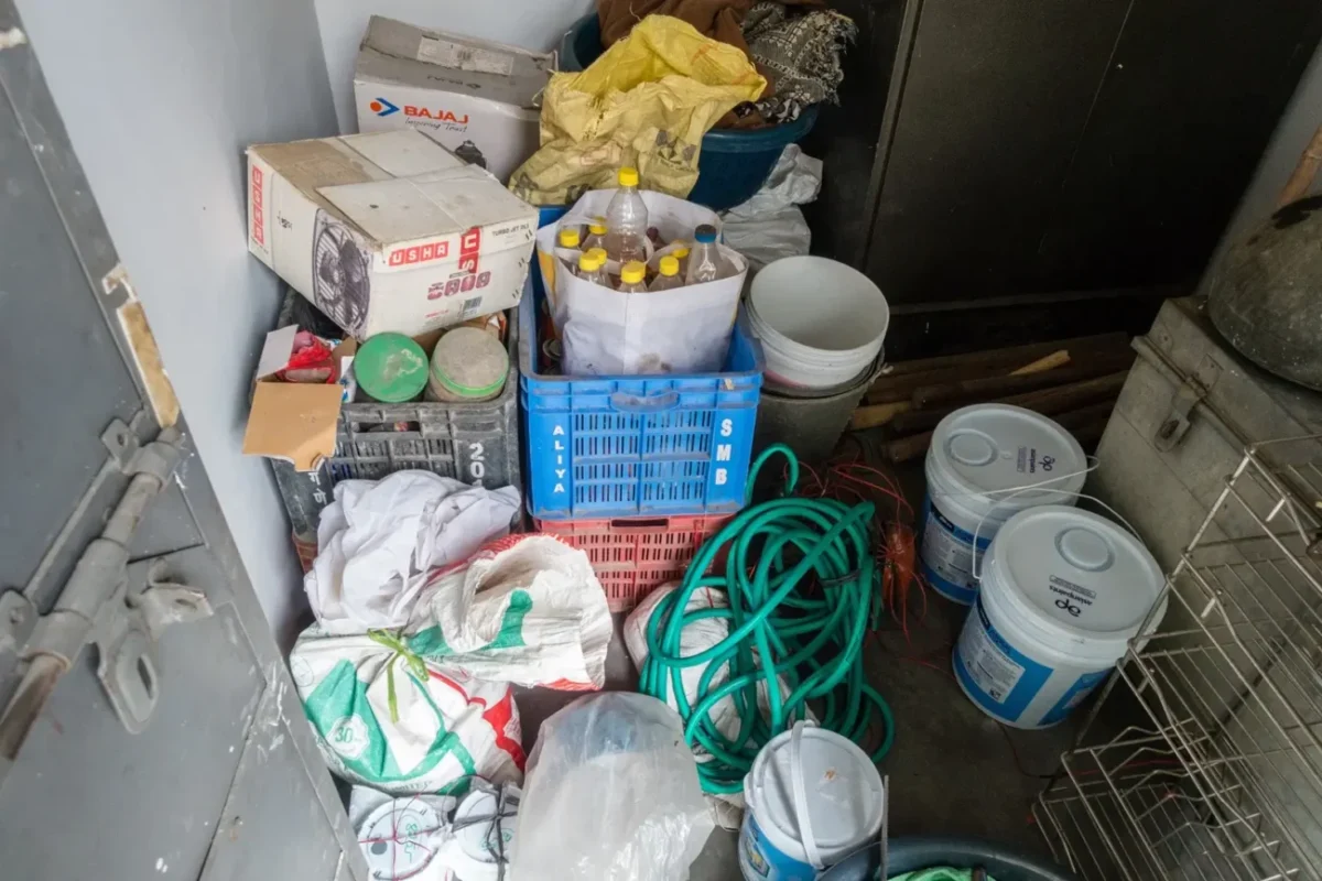 haraburdí ve sklepě