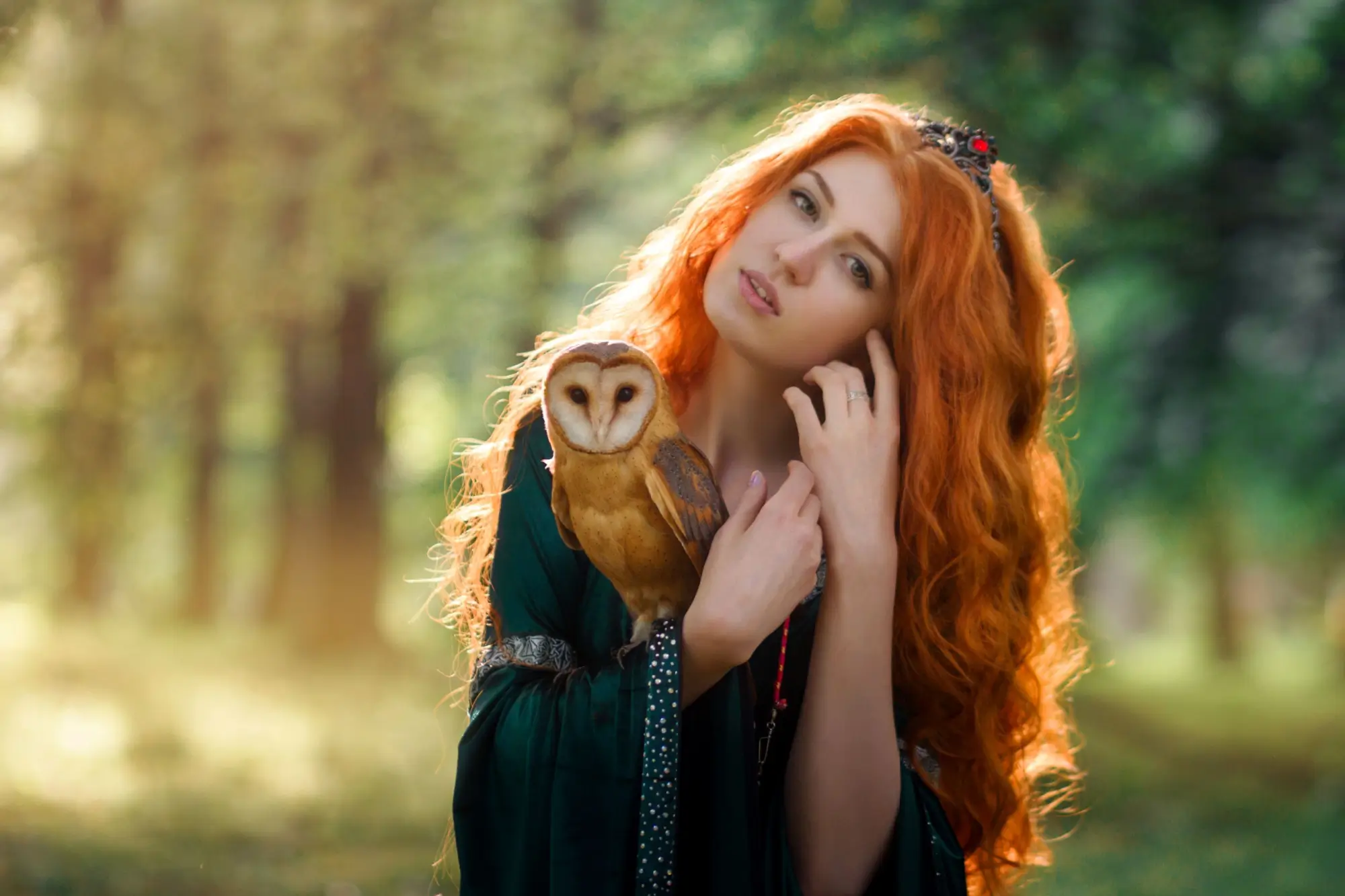 Shutterstock_1566831211 | TVGURU.cz žena jako princezna