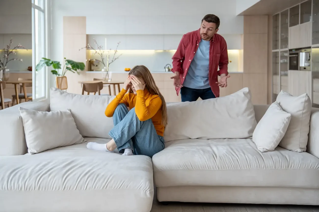 Oběť manipulátora je přesvědčená že si zaslouží špatné zacházení Shutterstock | TVGURU.cz manipulátorova oběť