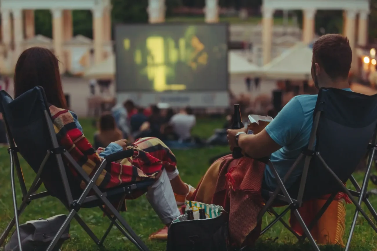 letni-kino-tvuguru | TVGURU.cz Letní kino je ideální zábavou pro horké dny