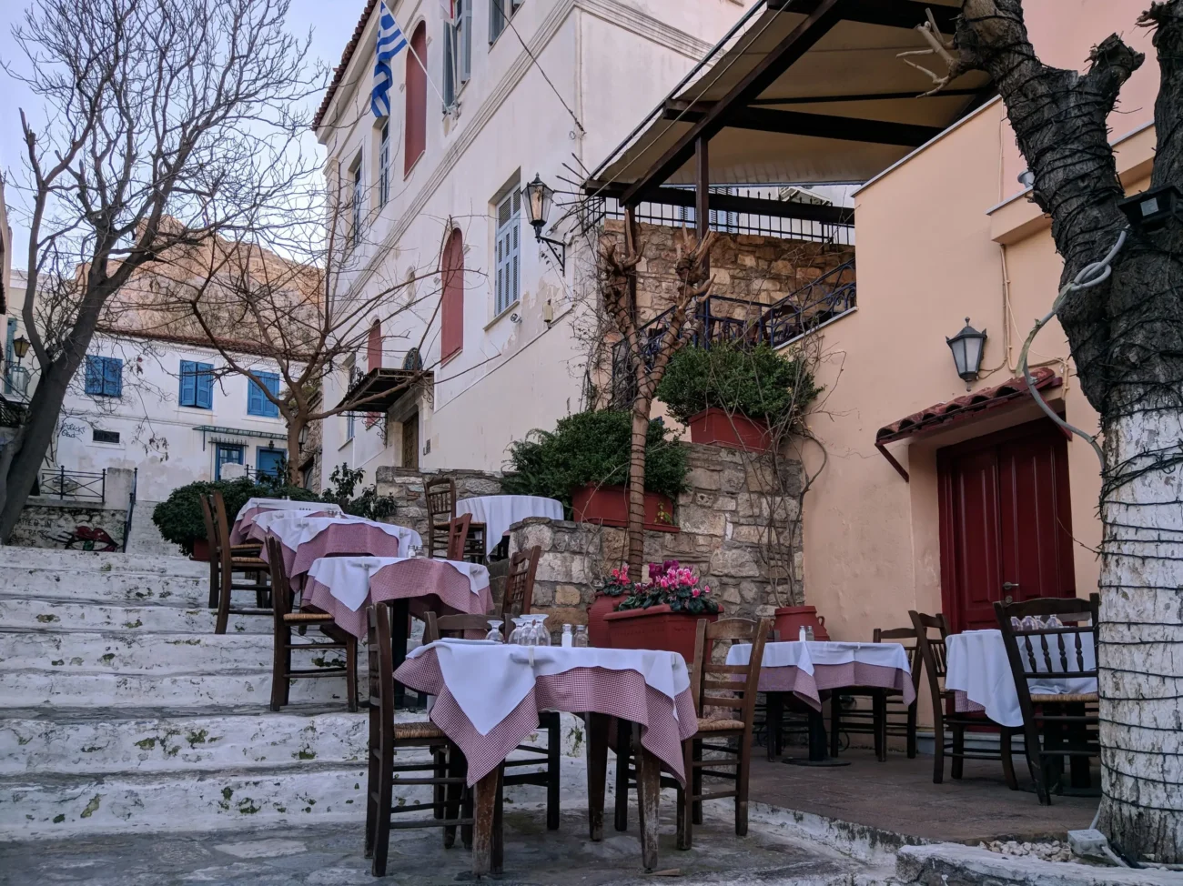 shutterstock_1341480386 1 | TVGURU.cz restaurace venku