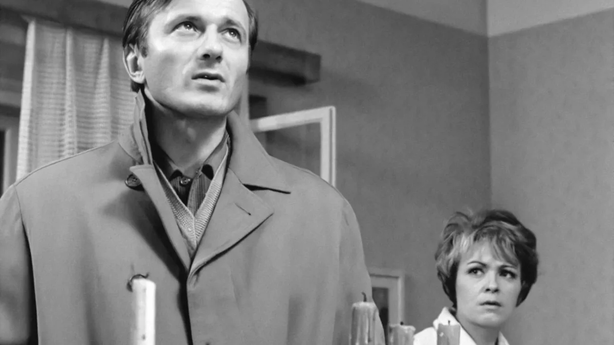 Jiřina Bohdalová a Radoslav Brzobohatý ve filmu Ucho.
